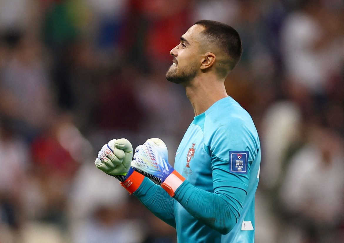 Fabrizio Romano admits Man United have scouted Diogo Costa
